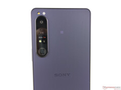 Espera-se que a Xperia 1 V embale câmeras ainda mais potentes do que a Xperia 1 IV, fotografada. (Fonte da imagem: NotebookCheck)