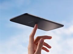 O Tango 2S pesa cerca de 147 gramas. Na foto: uma imagem promocional destacando o design leve do e-reader