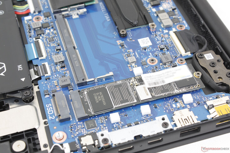 O sistema suporta até dois SSDs M.2 2280 PCIe4