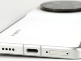 O Xiaomi 13 Ultra obteve uma pontuação alta em nossa análise. (Fonte da imagem: NotebookCheck)