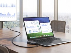 O novo hub Nano USB-C da Anker (na foto ao lado de um laptop e um monitor) foi lançado no Reino Unido. (Fonte da imagem: Anker)