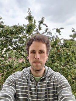 Selfie tirada com a câmera frontal do Oppo Pad Mini