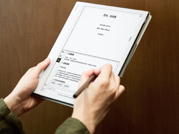 O Boox Note X6 tem suporte para multitarefa em tela dividida.