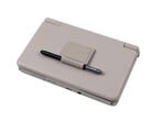 A caneta stylus autoadesiva Thor é fixada na parte traseira da tela principal do Thor.