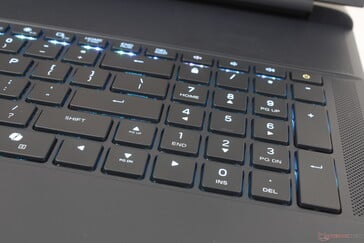 O teclado numérico e as teclas de seta de tamanho normal não são comuns na maioria dos outros laptops