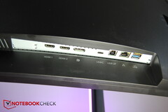 Portas na parte inferior esquerda: 2x HDMI, DP, USB-C, USB-B, LAN, 2x USB-A