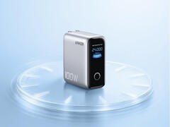 O carregador Anker (100W, 3 portas, Smart Display) já está disponível nos EUA com desconto. (Fonte da imagem: Anker)