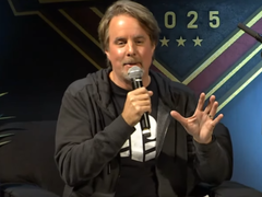 Uma foto do gerente da comunidade de Halo, Brian Jarrard, usando uma camiseta do PlayStation (fonte da imagem: Halo YT)