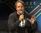 Uma foto do gerente da comunidade de Halo, Brian Jarrard, usando uma camiseta do PlayStation (fonte da imagem: Halo YT)
