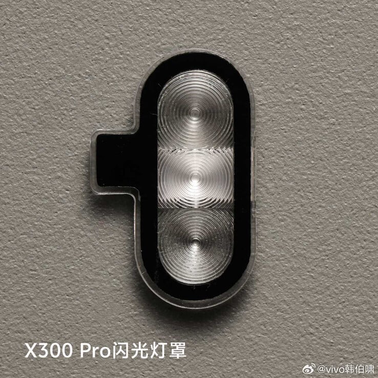 O conjunto de flash LED que a Vivo incluirá no Vivo X300 Pro. (Fonte da imagem: Han Bo Xiao)