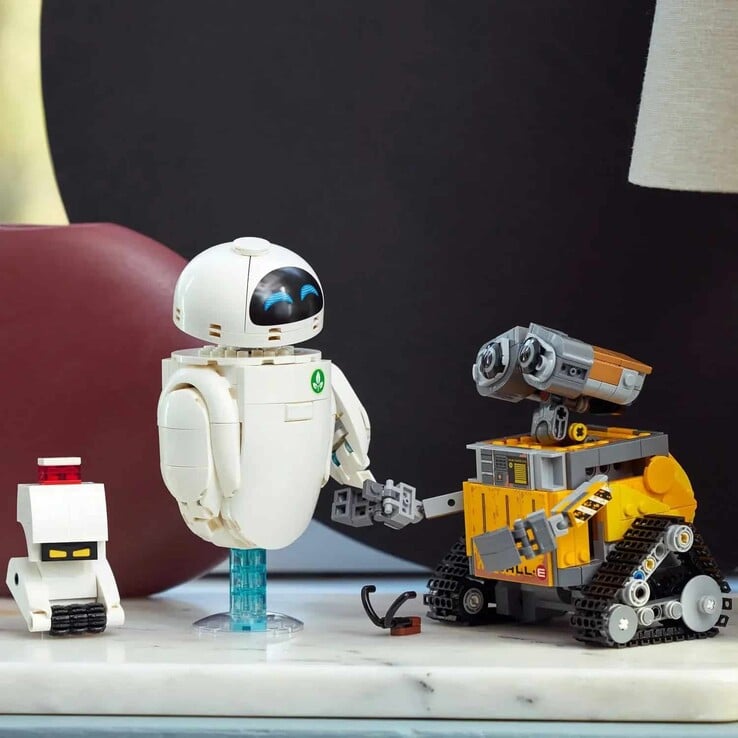 Uma imagem mostrando os dois robôs principais e os vários acessórios que compõem esse conjunto LEGO. (Fonte da imagem: Magazineluiza)