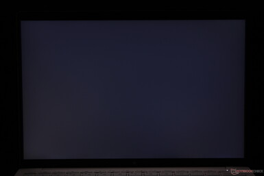 Sangramento mínimo e irregular da luz de fundo