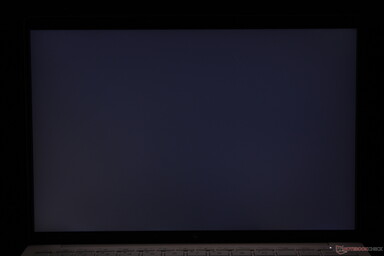 Sangramento mínimo e irregular da luz de fundo