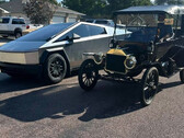 O Cybertruck ao lado de um Ford Modelo T (Fonte da imagem: COO/FB)