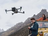 O DJI Air 3 pesa 720 g e possui um par de câmeras de 48 MP. (Fonte da imagem: DJI)