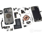 a desmontagem do iPhone 12 Pro Max revela um sensor de imagem generoso, mas com uma bateria bastante pequena (Fonte: iFixit)
