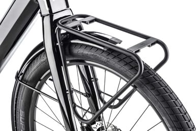 É possível instalar um porta-bagagens dianteiro opcional na bicicleta