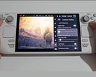Uma visão frontal do Steam Deck com Elden Ring em execução no lado esquerdo da tela e as configurações do plug-in Lossless Scaling visíveis à direita, incluindo os botões FPS Multiplier, Flow Scale e Performance Mode. (Fonte da imagem: Deck Wizard/YouTube)