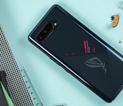 O Asus ROG Phone 5 estreou há mais de um ano. (Fonte: NextPit)