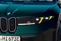 O modelo M Performance BMW iX3 M60 totalmente elétrico oferece 604 hp de potência e até 469 milhas de autonomia WLTP