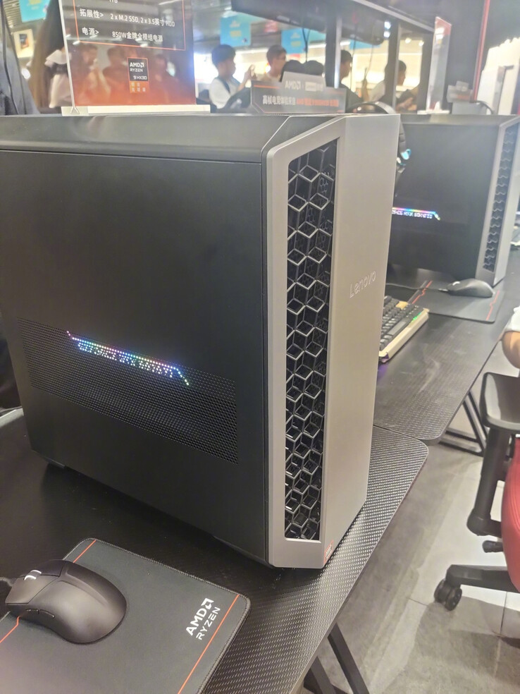 Painel lateral do Legion Blade Y7000P (Fonte da imagem: ENEN科技匠)