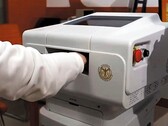 O monitor não invasivo de glicose no sangue já passou por dois estudos positivos. (Fonte da imagem: China Daily)