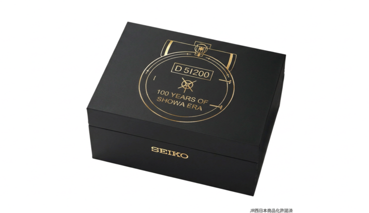 O cronógrafo Seiko D51 vem em uma caixa de apresentação preta decorada com ilustrações douradas inspiradas em locomotivas.