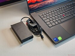 adaptador de energia de 140 watts