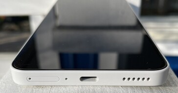 Parte inferior: dual-SIM, microfone, USB-C 2.0, alto-falante (fonte da imagem: Manuel Masiero)