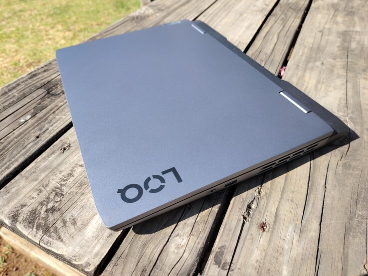 O Warzone foi onde o Lenovo LOQ 16IRH8 realmente se destacou. (Fonte da imagem: Darryl Linington - Notebookcheck)