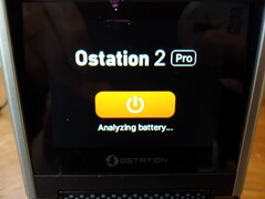 Pressionar o botão liga/desliga por dez segundos ejeta todas as baterias. (Fonte da imagem: Notebookcheck)