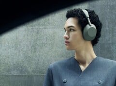 O Sony WH-1000XM6 também apresenta problemas com a dobradiça.
