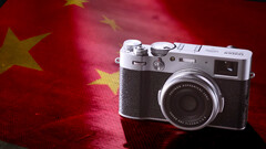 Parece que a FUjifilm pode fabricar a X100VI na China para lidar melhor com a alta demanda. (Fonte da imagem: Fujifilm / Unsplash - editado)