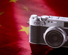 Parece que a FUjifilm pode fabricar a X100VI na China para lidar melhor com a alta demanda. (Fonte da imagem: Fujifilm / Unsplash - editado)