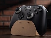 O controle sem fio 8BitDo Ultimate 3C+ vem com um suporte de papelão para montar.