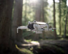 O DJI Mini 4 Pro em voo. (Fonte da imagem: Roland Quandt & WinFuture)