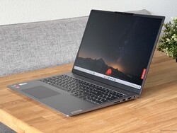 Análise do Lenovo ThinkBook 16 G6. Dispositivo de teste fornecido pela Lenovo Alemanha.