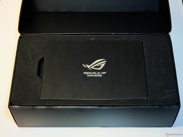 Asus ROG Astral GeForce RTX 5080 OC: Embalagem