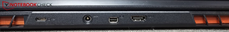 Traseira: USB-C 3.2 Gen2, alimentação, MiniDP, HDMI