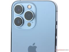 Apple usou pela última vez o Sky Blue em um iPhone para a geração do iPhone 13 Pro. (Fonte da imagem: Notebookcheck)