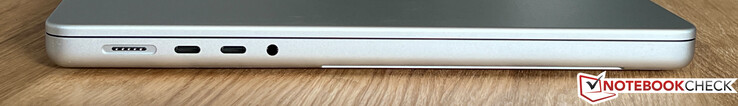Lado esquerdo: MagSafe, 2x USB-C 4.0 com Thunderbolt 3 (40 Gbps, modo DisplayPort-Alt, Power Delivery), áudio de 3,5 mm