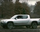 Vídeos do Rivian R1T realizando um Tank Turn revelam por que o recurso foi descartado. (Fonte da imagem: Rivian no YouTube)