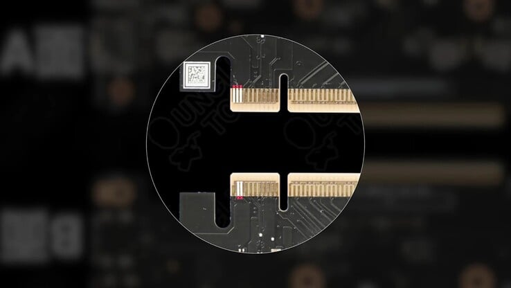 A Asus integrou os pinos de 12 volts em um conector PCIe comum