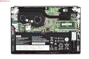 Para comparação, o ThinkBook 13s-20R90071GE (2019) com uma bateria menor de 44 Wh e slots de RAM