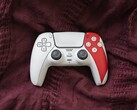 O Sony DualSense Wireless Controller - God of War 20th Anniversary Limited Edition já está disponível para compra no PS Direct por US$ 84,99. (Fonte da imagem: PlayStation)