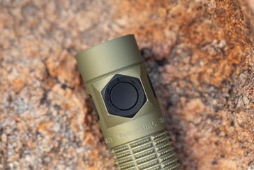 O interruptor lateral permite o acesso a todos os cinco níveis de brilho.