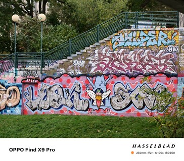 Oppo Find X9 Pro com zoom de 10x e lente tele.