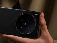 O Find X9 Pro deve adotar o layout de câmera do Vivo X200 Ultra quando for lançado no final deste ano. (Fonte da imagem: Vivo - editado)