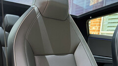 O interior do Cybertruck na nova cor Tactical Grey (imagem: DoberManPin-Sure)
