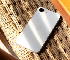 Não se sabe ao certo se o iPhone 16e terá uma continuação no próximo ano. (Fonte da imagem: Thai Nguyen)